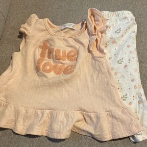 Capri set 18 months